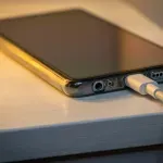 Da li stalno držanje Ajfona i Androida na punjaču može da nanese štetu uređaju