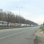 Jak južni vetar otežava vožnju: Kamioni na granicama čekaju i do sedam sati