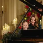 Kejt Midlton i princeza Šarlot zajedno svirale klavir na Božićnoj službi (VIDEO)