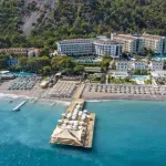 Raj opasan kristalnim morem i borovom šumom: Sunland Resort Hotel 5*