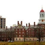 Tramp, uprkos sudskoj odluci, traži da Harvard vrati državi pare jer navodno toleriše antisemitizam