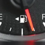Zemlja koja zaustavlja automobile na granici ako nemaju skoro pun rezervoar