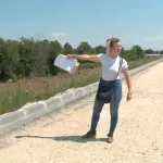 "Otimaju zemlju, a neće da plate": Dok je ekipa N1 razgovarala s meštankom, pojavili se radnici Koridora Srbije
