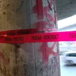 (VIDEO) Opasnost na Autokomandi: Prolaz ispod nadvožnjaka nije bezbedan, popucao deo tavanice