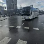 Vozač autobusa se zaleteo u građane tokom odavanja počasti stradalima u Novom Sadu