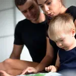 Roditelji prestanite da postavljate pitanja: Komentarisanje je ključ za dečiji govor