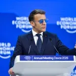 Zašto je Makron u Davosu nosio naočare za sunce i šta je na to rekao Tramp
