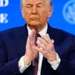 Ruke Donalda Trampa ponovo u žiži javnosti: Portparolka Bele kuće objasnila odakle mu modrice (FOTO)