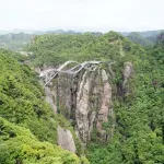 Na 140 metara visine: Vijugavi stakleni most na čiji se vrh penju samo najhrabriji