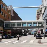 Hladnoća i kiša im ne mogu ništa: Grad u kojem satima možete lutati centrom, a da ne izađete na ulicu