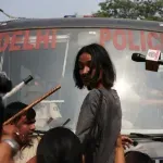 (VIDEO) Policija privela hiljade i blokirala Delhi, kako bi sprečila protest protiv šefa izborne komisije: Incidenti u Indiji