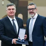 Zoran Milanović odlikovao dirigenta Aleksandra Markovića iz Beograda