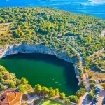 Misteriozno jezero na Jadranu krije tajnu: Naučnici već 30 godina prate neobičnu pojavu u njegovim dubinama