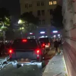 (VIDEO) Grupa građana gađala policijsku kolonu dok je napuštala Pionirski park