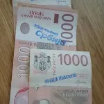 Građanima u Novom Sadu i Nišu bankomat izbacio novčanice sa izbornim sloganima SNS-a