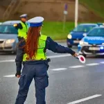 Blicanje vozačima je prekršaj u Poljskoj: Policija koristi dron da ih "uhvati", kaznila njih 47 (VIDEO)