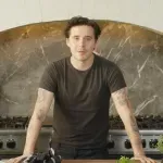 (VIDEO) Mlevena piletina sa parmezanom po receptu Bruklina Bekama