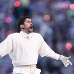 Bed Banijev nastup na Superboulu: Pevač spojio hitove, politiku i kulturu u spektakl (FOTO/VIDEO)