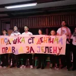 "Fali nam da glumimo, bez premijere godinu dana": Glumci Šabačkog proživljeno preneli na scenu