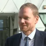 Milan Antonijević za N1 studentima i profesorima ispred SKC-a: Da li možete da razgovarate sa neistomišljenicima?