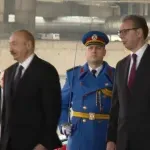 U Azerbejdžanu jeo paradajz, u Novom Sadu sendvič: Vučić odustao od dolaska u Maticu srpsku, studenti od protesta - nisu