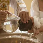 "Mladi traže smisao": Zašto raste broj krštenja u Evropi?