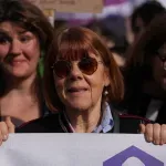 Širom Francuske skupovi za Dan žena, u Parizu učestvovale Žizel Peliko i njena ćerka