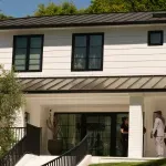 Žena koja je pucala na Rijaninu kuću optužena za pokušaj ubistva