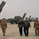 Kim Džong Un sa ćerkom posmatrao testiranje raketnih lansirnih sistema