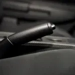 Povući ručnu kočnicu pri parkiranju ili ne - šta kažu stručnjaci