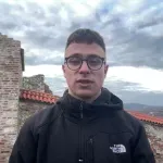 Neprijatna situacija pred izbore u Kladovu: Student tvrdi da im je muškarac spustio sekiru na štand