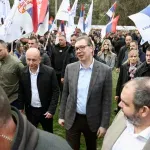 Vučić pozvao aktiviste SNS da više ne čuvaju bilborde u Kuli
