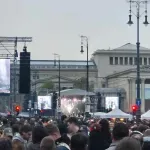 U Budimpešti pred sutrašnje završne mitinge Orbana i Mađara bučno: "Koncert za uznemiravanje sistema" - izvode se pesme otpora
