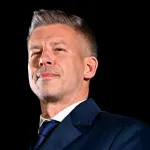 Mađar položio cveće za žrtve pada nadstrešnice: Šta je poručio o protestima, Vučiću i korupciji