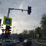 Semafori u kružnim tokovima zbunjuju vozače i pešake: Ko ima prednost kad je trepćuće žuto svetlo?