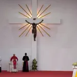 Papa u Angoli osudio pošast korupcije pred 100.000 vernika