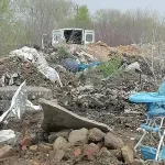 Divlja deponija guši Debeljaču: Smeće stiglo do kuća i vodovoda