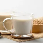 Ovseno ili bademovo mleko - koji napitak je bolji izbor za zdravlje?