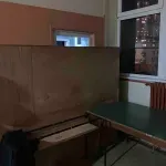 Roditelji: Dvorište OŠ Starina Novak pretvoreno u parking, toaleti nefunkcionalni, sala nebezbedna – učenici klupa pala na glavu