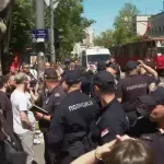Novi pokušaj gaženja kod Pravnog: "Zaleteo se u masu, izvadio šipku na okupljene"