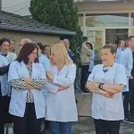 Otkazi zaposlenima u srpskim ustanovama u Gračanici, direktori u pritvoru - terete se za "povredu izborne volje"