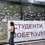 Nalepnicama "Studenti pobeđuju" oblepljene prostorije preduzeća EXPO 2027