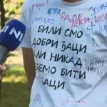 Zbog natpisa na majicama, maturanti za kraj godine u parku: "Školsko dvorište prazno, umesto ispunjeno grajom"