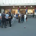 Zaposleni u UKP rekao okupljenima da će student Lazar Mišić biti prebačen u policijsku stanicu Savski venac, određeno zadržavanje