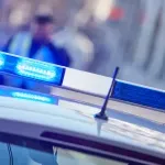 Prešao u suprotnu traku i udario motociklistu, pa pobegao: Policija traga za vozačem automobila