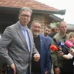 "Čuda" u Sremu: Vučić i vladika kao serdar i vojvoda, a bivši opozicionar bilbordom na krovu dočekuje predsednika