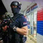 Štandard: Ugled srpske policije nagrizaju veze sa kriminalom i nasilje protiv demonstranata