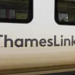 (FOTO/VIDEO) Sudar putničkih vozova u Londonu: Jedna osoba poginula, desetine povređene