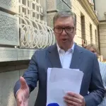 Vučić u autorskom tekstu veliča Vensa, upoređuje ga sa Orvelom, Obaminu drugu knjigu zove pamfletom