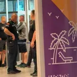 Uprava Policije Crne Gore: Državljani Srbije kojima je zabranjen ulazak imali transparente "Srbija pobeđuje", uređaj za komunikaciju... (FOTO)